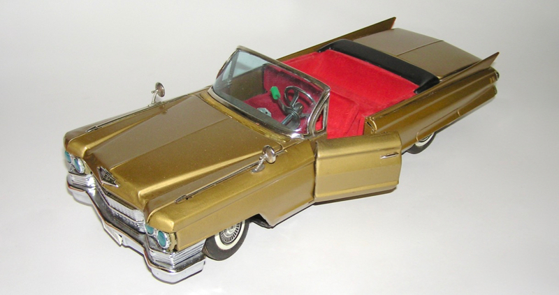 萬代屋【60 キャデラック コンバーチブル大 赤】inブリキtoy car