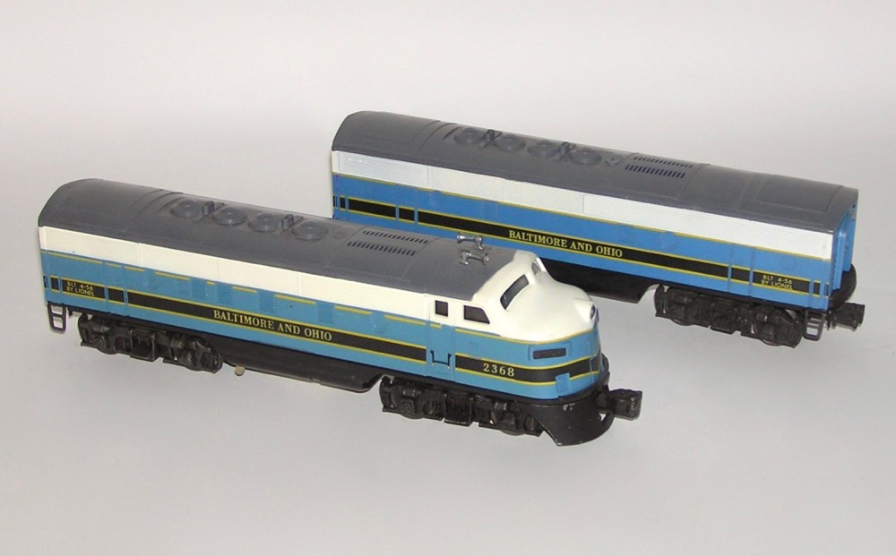 Lionel Postwar O Gauge No. 2368 B&O F-3 Diesel Engines - Nice!